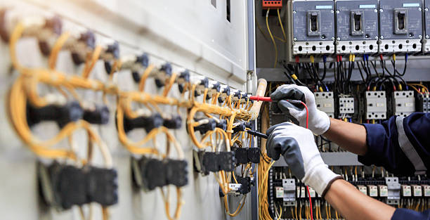 Professional Electrician technician working in Peosta, IA
